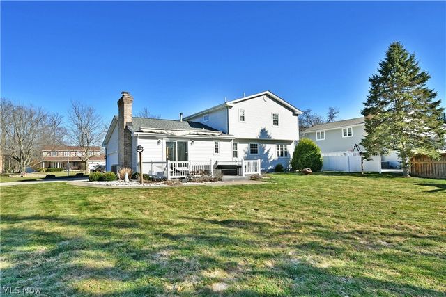 8536 Four Seasons Trail, Youngstown, OH 44514