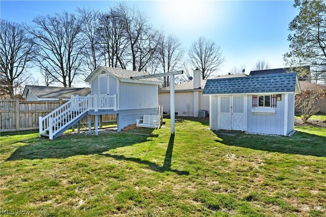 8536 Four Seasons Trail, Youngstown, OH 44514