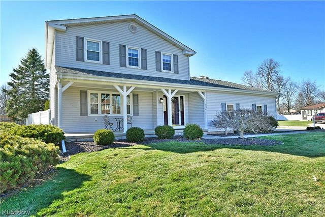 8536 Four Seasons Trail, Youngstown, OH 44514