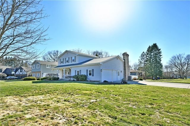 8536 Four Seasons Trail, Youngstown, OH 44514