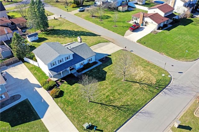 8536 Four Seasons Trail, Youngstown, OH 44514