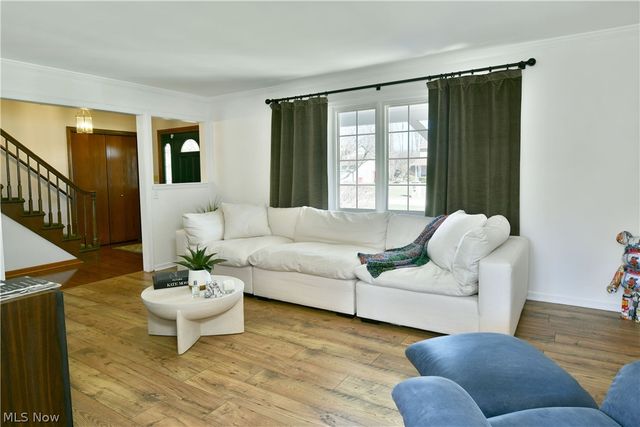 8536 Four Seasons Trail, Youngstown, OH 44514