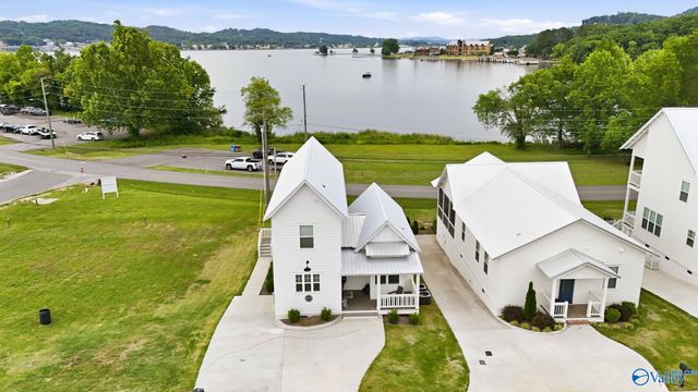 145 Plantation Way, Guntersville, AL 35976