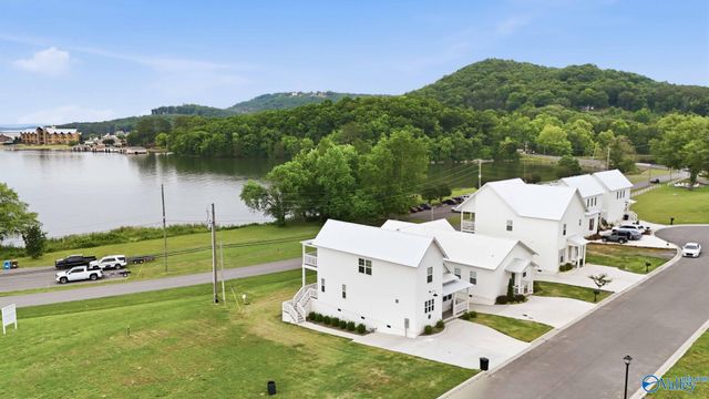 145 Plantation Way, Guntersville, AL 35976
