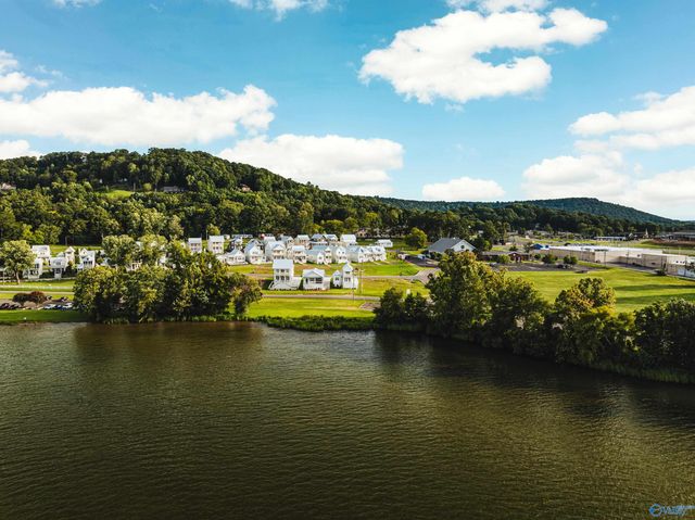 145 Plantation Way, Guntersville, AL 35976