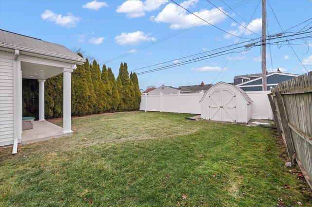 17591 Matthews Street, Riverview, MI 48193