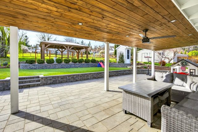 2331 Old Stage Road, Medford, OR 97502