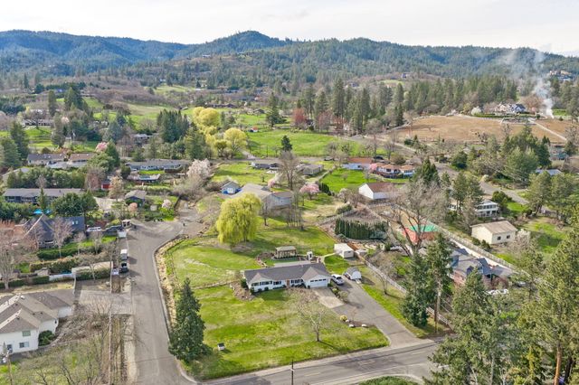 2331 Old Stage Road, Medford, OR 97502