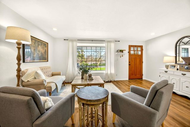 2331 Old Stage Road, Medford, OR 97502