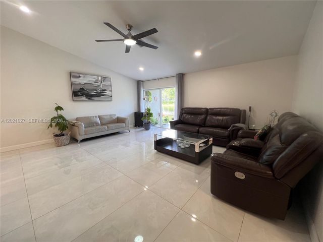 1590 Orion Ln, Weston, FL 33327