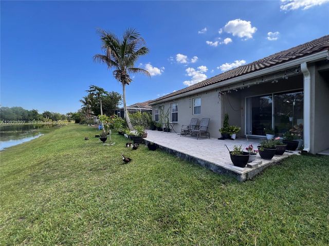 1590 Orion Ln, Weston, FL 33327