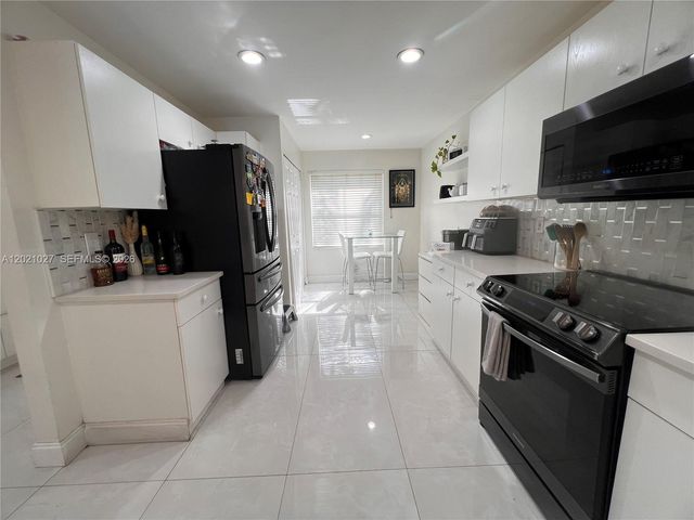 1590 Orion Ln, Weston, FL 33327