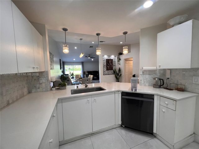 1590 Orion Ln, Weston, FL 33327
