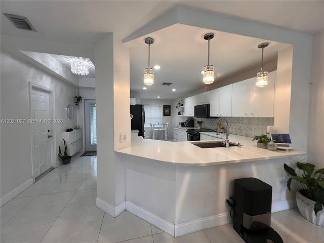 1590 Orion Ln, Weston, FL 33327