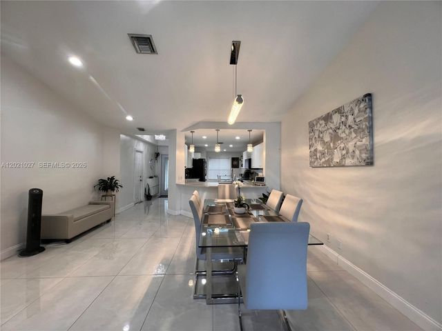 1590 Orion Ln, Weston, FL 33327
