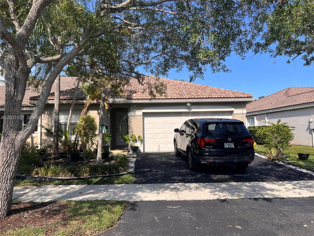 1590 Orion Ln, Weston, FL 33327
