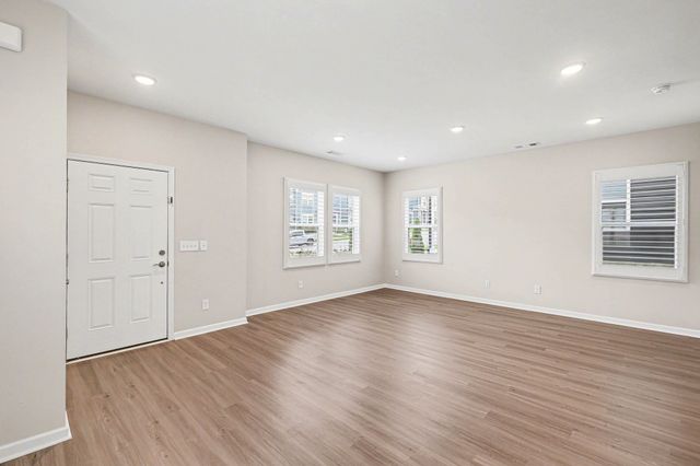 182 Oasis Dr, La Vergne, TN 37086