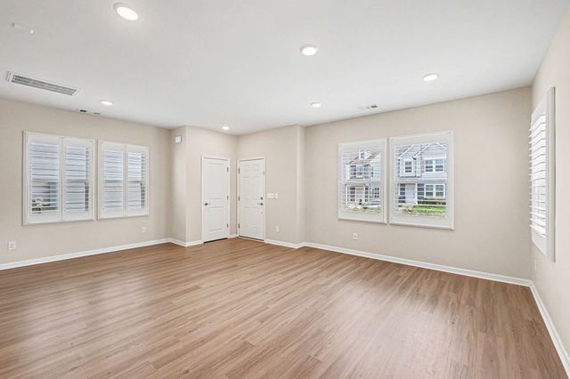 182 Oasis Dr, La Vergne, TN 37086