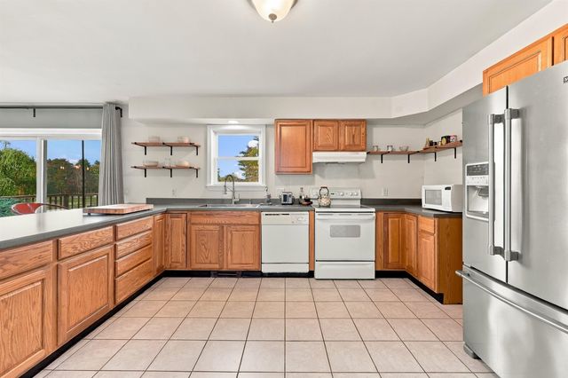 39 Stumpfield Road, East Kingston, NH 03827