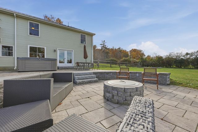 39 Stumpfield Road, East Kingston, NH 03827