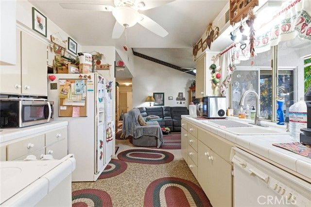 1927 S Chinowth Street, Visalia, CA 93277