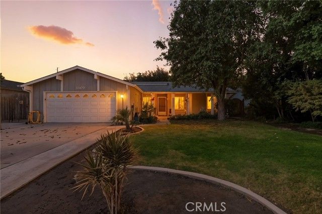 1927 S Chinowth Street, Visalia, CA 93277