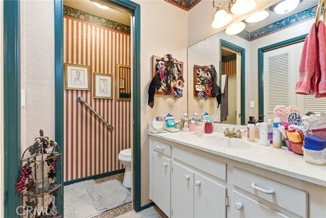 1927 S Chinowth Street, Visalia, CA 93277