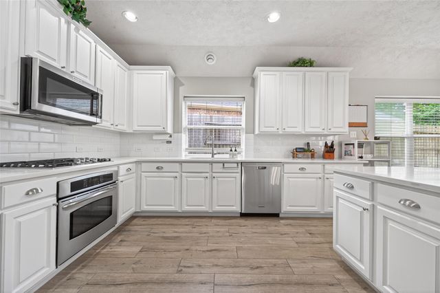 155 E Concord Valley Circle, The Woodlands, TX 77382
