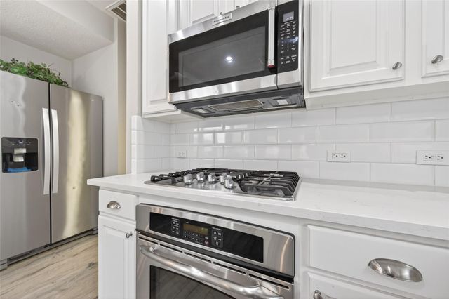 155 E Concord Valley Circle, The Woodlands, TX 77382