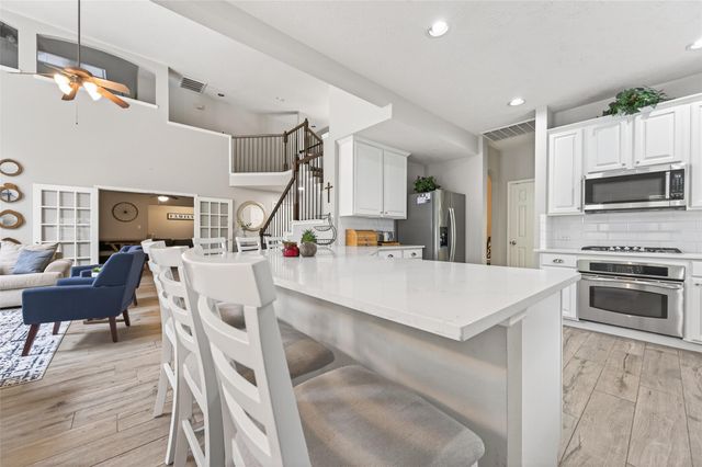155 E Concord Valley Circle, The Woodlands, TX 77382
