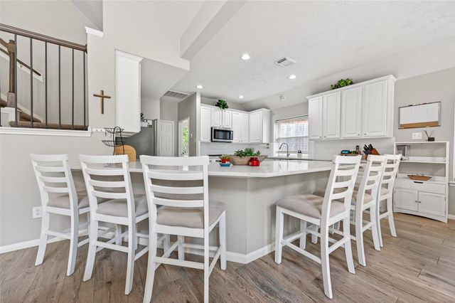 155 E Concord Valley Circle, The Woodlands, TX 77382