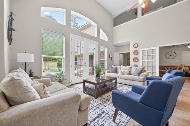 155 E Concord Valley Circle, The Woodlands, TX 77382