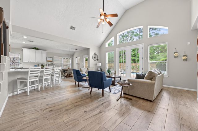 155 E Concord Valley Circle, The Woodlands, TX 77382