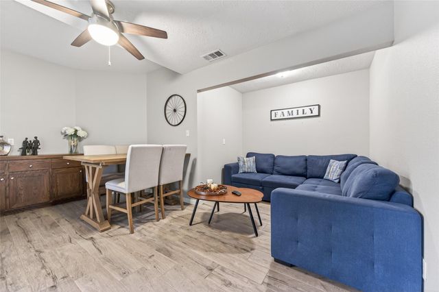 155 E Concord Valley Circle, The Woodlands, TX 77382
