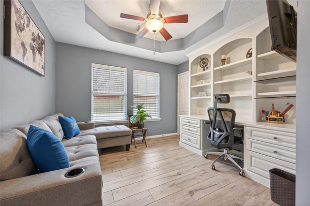 155 E Concord Valley Circle, The Woodlands, TX 77382