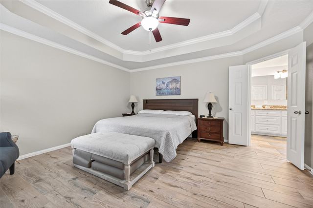 155 E Concord Valley Circle, The Woodlands, TX 77382