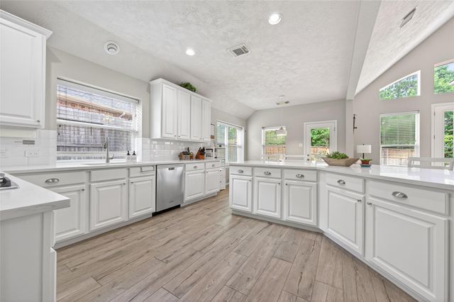 155 E Concord Valley Circle, The Woodlands, TX 77382