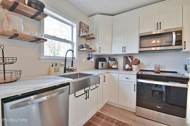 255 Currie Ave, Maryville, TN 37804