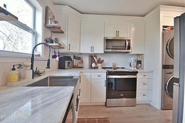 255 Currie Ave, Maryville, TN 37804