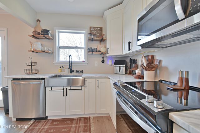 255 Currie Ave, Maryville, TN 37804