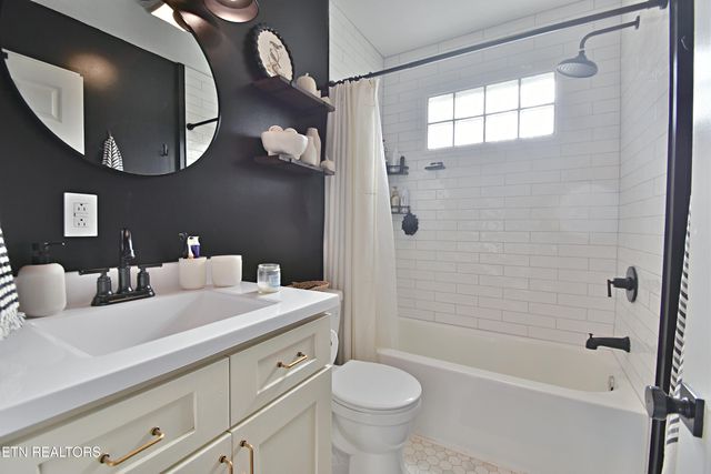 255 Currie Ave, Maryville, TN 37804