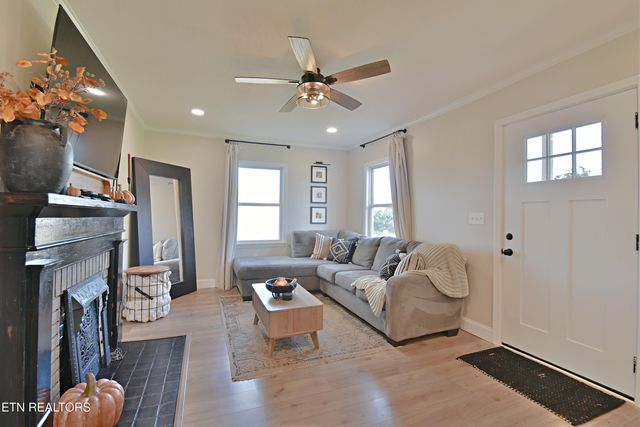 255 Currie Ave, Maryville, TN 37804