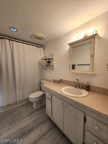 2000 Alamanda DR 206, Naples, FL 34102