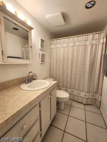 2000 Alamanda DR 206, Naples, FL 34102