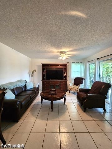 2000 Alamanda DR 206, Naples, FL 34102