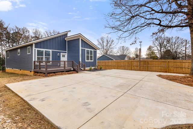 2805 Old Steele Creek Road, Charlotte, NC 28208