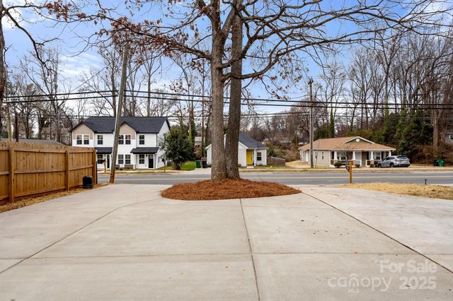 2805 Old Steele Creek Road, Charlotte, NC 28208