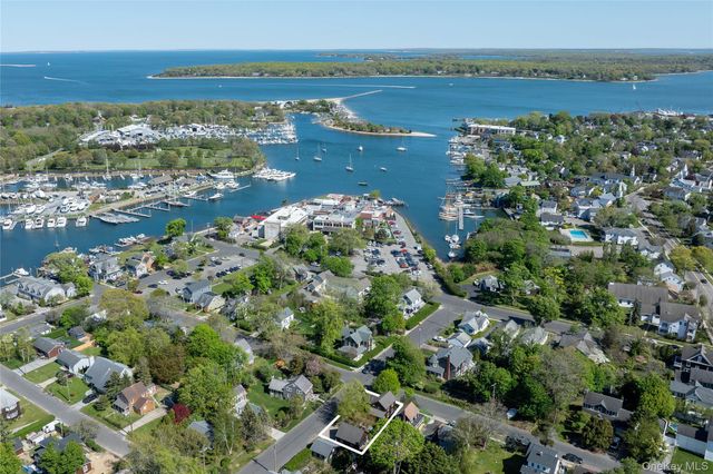 302 Monsell Place, Greenport, NY 11944