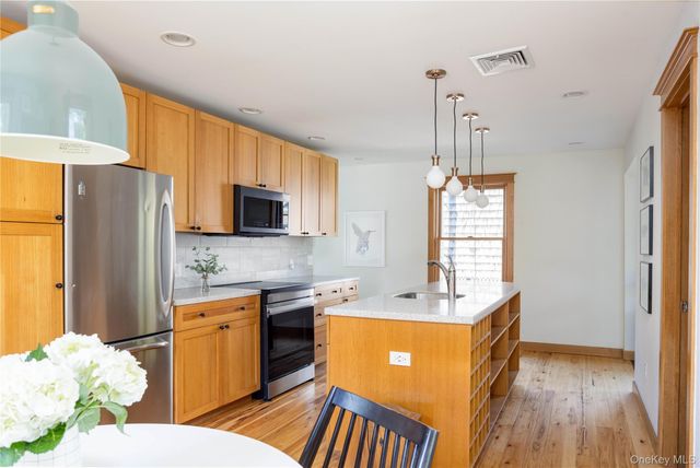 302 Monsell Place, Greenport, NY 11944