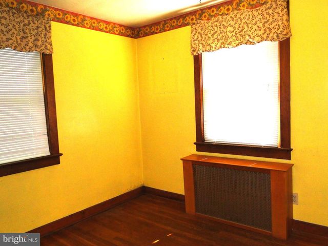 338 E BROAD ST, Trumbauersville, PA 18970
